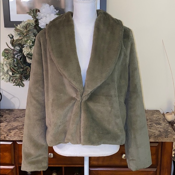 Woobie Jacket - Picture 2 of 4